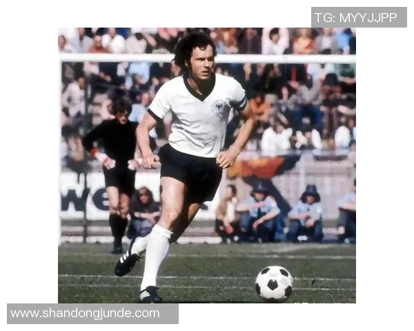 全球足坛历史十大球星排名解析 谁是足球历史上最伟大的球员